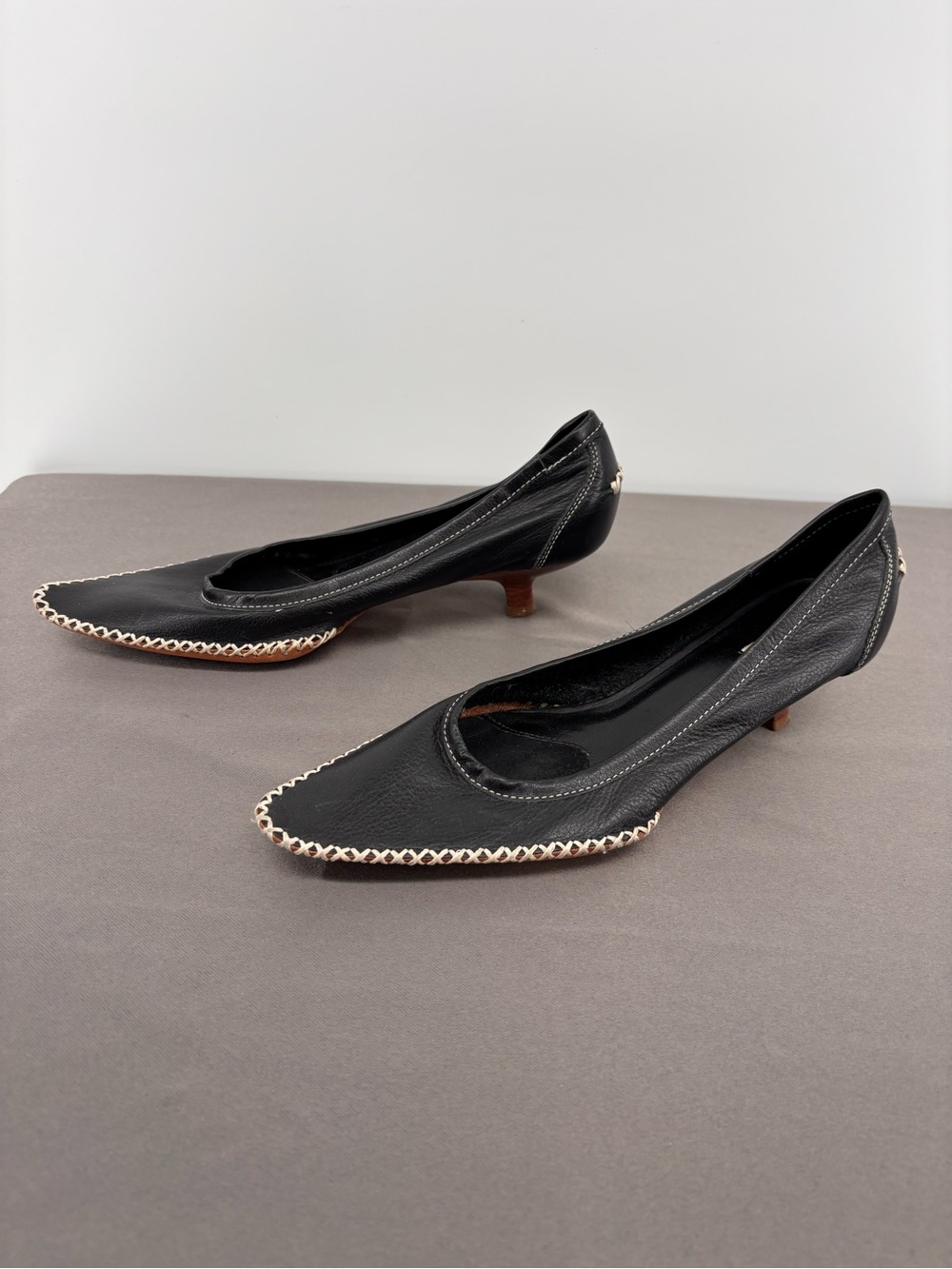 Black Leather Pointed Kitten Heel Pumps with Contrast Stitch Trim